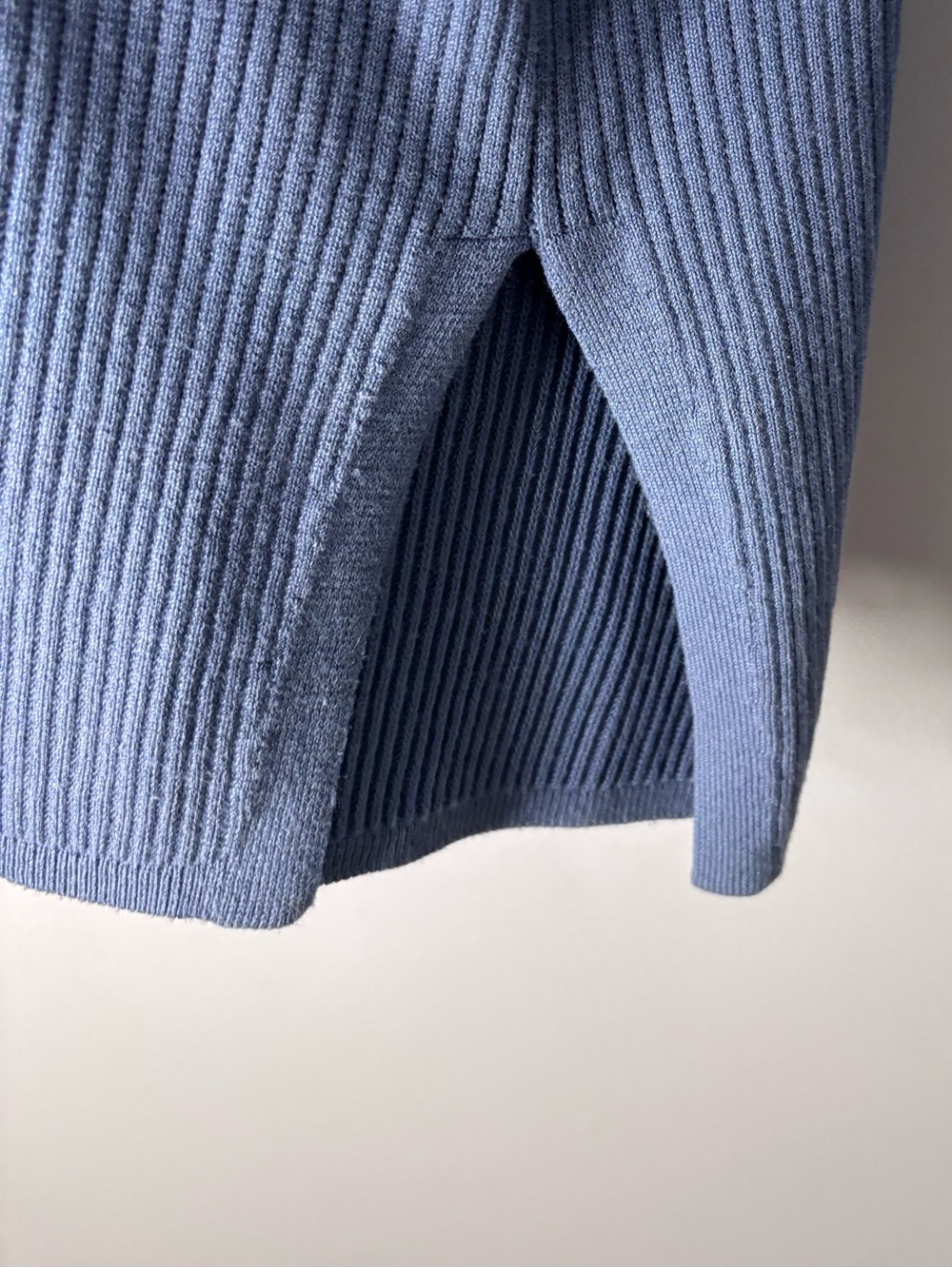 Elle Oversized Ribbed V-Neck Sweater - Picture 5 of 6